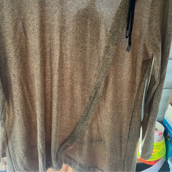 Never Forty Two Women’s Size Medium Long Sleeve Shirt Light Weight Brown New - Picture 5 of 9